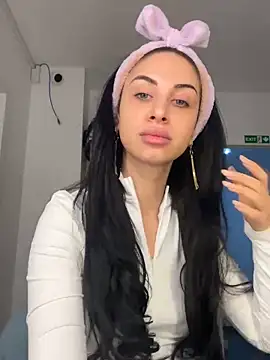 Snapshot of MeganHopeX chatting on December 12, 6:03 am MeganHopeX online show from December 12, 6:03 am