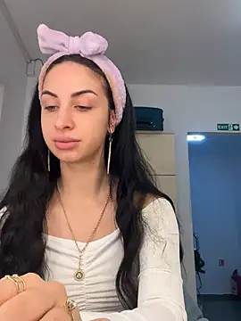 Snapshot of MeganHopeX chatting on December 13, 5:49 am MeganHopeX online show from December 13, 5:49 am