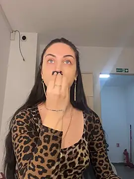 Snapshot of MeganHopeX chatting on December 17, 6:45 am MeganHopeX online show from December 17, 6:45 am