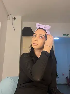 Snapshot of MeganHopeX chatting on December 22, 7:11 am MeganHopeX online show from December 22, 7:11 am