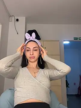 Snapshot of MeganHopeX chatting on December 23, 6:11 am MeganHopeX online show from December 23, 6:11 am