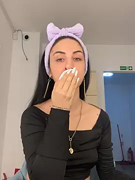 Snapshot of MeganHopeX chatting on December 31, 6:37 am MeganHopeX online show from December 31, 6:37 am