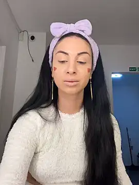 Snapshot of MeganHopeX chatting on January 4, 6:19 am MeganHopeX online show from January 4, 6:19 am