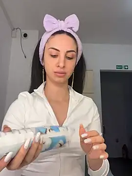 Snapshot of MeganHopeX chatting on January 13, 5:55 am MeganHopeX online show from January 13, 5:55 am