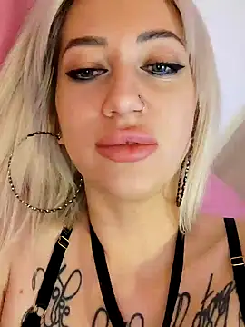 Snapshot of Fuck-Gina chatting on January 5, 11:44 pm Fuck-Gina online show from January 5, 11:44 pm