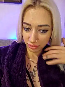 Snapshot of Fuck-Gina chatting on February 18, 1:21 am Fuck-Gina online show from February 18, 1:21 am