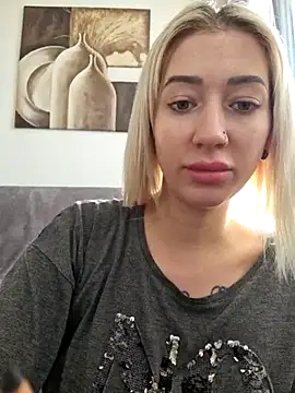 Snapshot of Fuck-Gina chatting on March 8, 3:35 pm Fuck-Gina online show from March 8, 3:35 pm