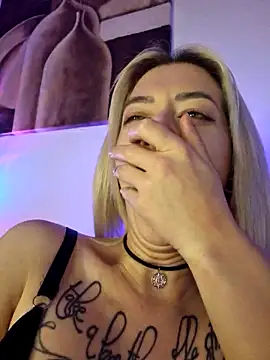 Snapshot of Fuck-Gina chatting on March 9, 3:22 am Fuck-Gina online show from March 9, 3:22 am