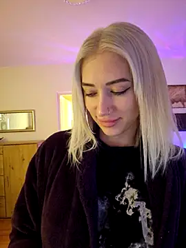 Snapshot of Fuck-Gina chatting on March 16, 10:20 pm Fuck-Gina online show from March 16, 10:20 pm