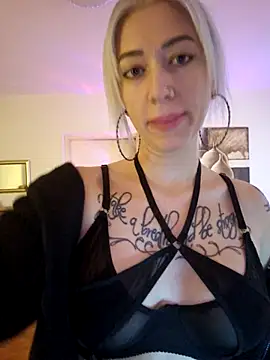 Snapshot of Fuck-Gina chatting on March 18, 5:09 am Fuck-Gina online show from March 18, 5:09 am