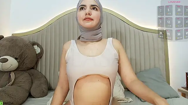 dalilasaadi  online show from April 18, 3:27 pm