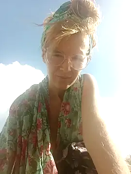 Snapshot of Luna-Natural chatting on January 27, 2:13 pm Luna-Natural online show from January 27, 2:13 pm