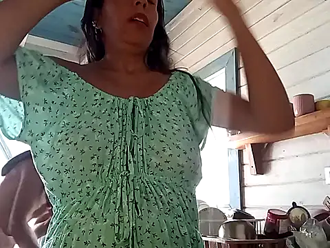 Snapshot of Luna-Natural chatting on February 7, 4:24 pm Luna-Natural online show from February 7, 4:24 pm