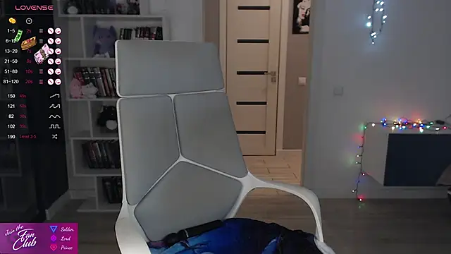 Emma Bryan online show from March 14, 9:21 pm