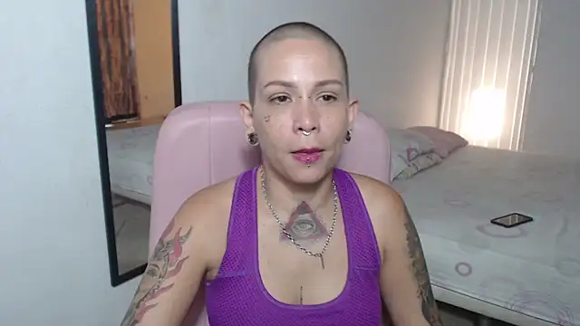 Snapshot of moon_cat85 chatting on March 2, 1:38 pm moon cat85 online show from March 2, 1:38 pm