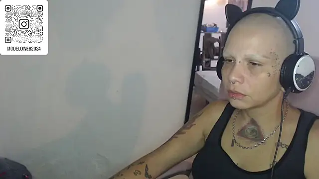 Snapshot of moon_cat85 chatting on March 8, 10:24 pm moon cat85 online show from March 8, 10:24 pm