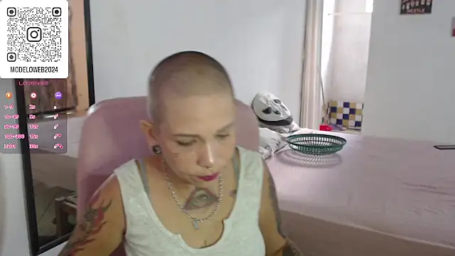 Snapshot of moon_cat85 chatting on March 16, 4:56 pm moon cat85 online show from March 16, 4:56 pm