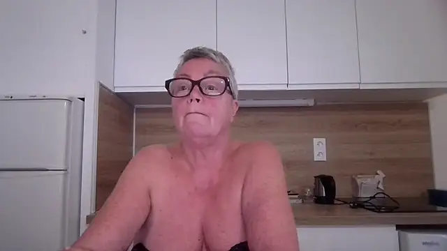 Snapshot of GrannyChrissy68 chatting on September 21, 7:37 pm GrannyChrissy68 online show from September 21, 7:37 pm