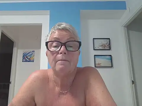 Snapshot of GrannyChrissy68 chatting on September 26, 4:55 pm GrannyChrissy68 online show from September 26, 4:55 pm