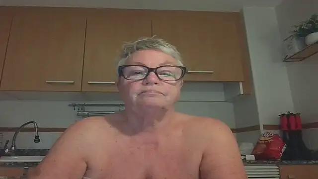 Snapshot of GrannyChrissy68 chatting on September 27, 8:36 pm GrannyChrissy68 online show from September 27, 8:36 pm