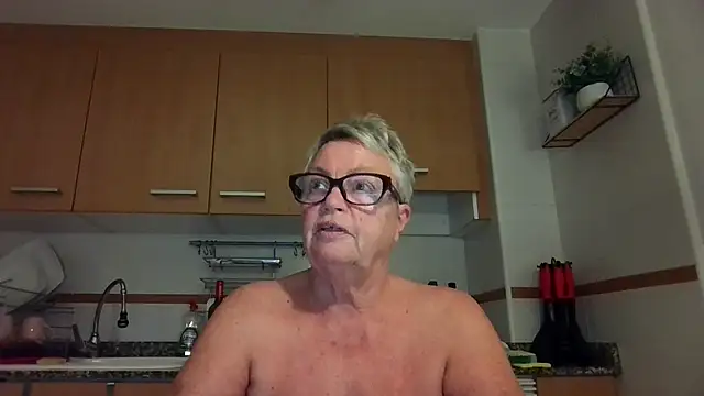 Snapshot of GrannyChrissy68 chatting on September 28, 6:35 pm GrannyChrissy68 online show from September 28, 6:35 pm