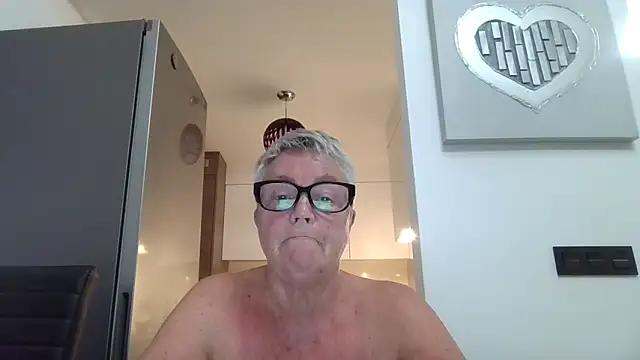 Snapshot of GrannyChrissy68 chatting on October 1, 9:32 pm GrannyChrissy68 online show from October 1, 9:32 pm