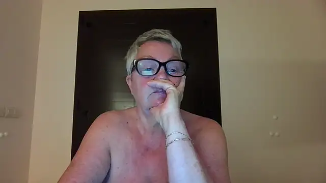 Snapshot of GrannyChrissy68 chatting on October 2, 9:22 pm GrannyChrissy68 online show from October 2, 9:22 pm