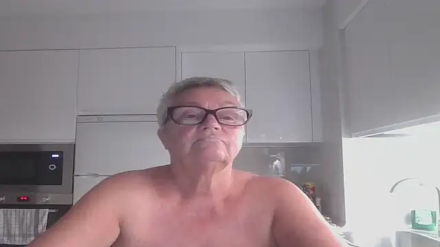 Snapshot of GrannyChrissy68 chatting on October 15, 9:48 pm GrannyChrissy68 online show from October 15, 9:48 pm