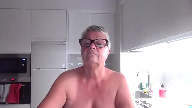 Snapshot of GrannyChrissy68 chatting on October 16, 9:49 pm GrannyChrissy68 online show from October 16, 9:49 pm