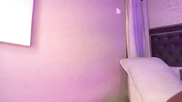 Snapshot of MariiePrice chatting on October 4, 4:10 am MariiePrice online show from October 4, 4:10 am