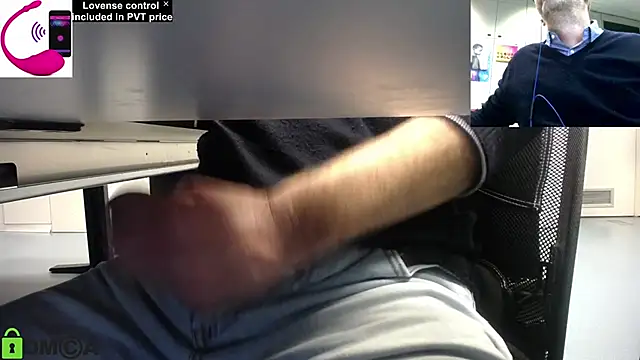 Snapshot of pliko chatting on December 3, 11:22 am pliko online show from December 3, 11:22 am