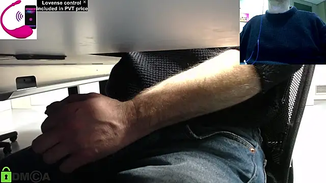 Snapshot of pliko chatting on December 9, 2:39 pm pliko online show from December 9, 2:39 pm