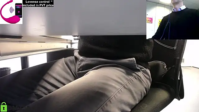 Snapshot of pliko chatting on March 11, 11:33 am pliko online show from March 11, 11:33 am