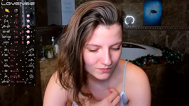 Snapshot of MelindaTin chatting on January 23, 4:41 am MelindaTin online show from January 23, 4:41 am