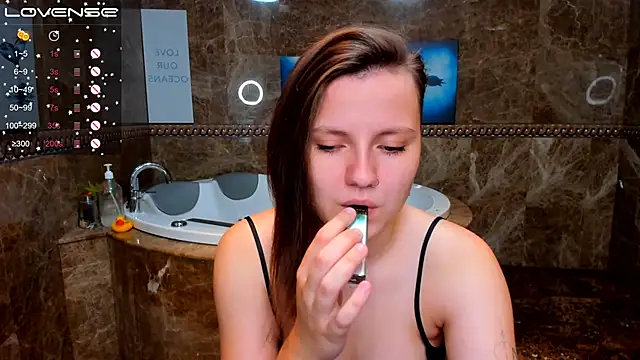 Snapshot of MelindaTin chatting on September 14, 1:16 am MelindaTin online show from September 14, 1:16 am