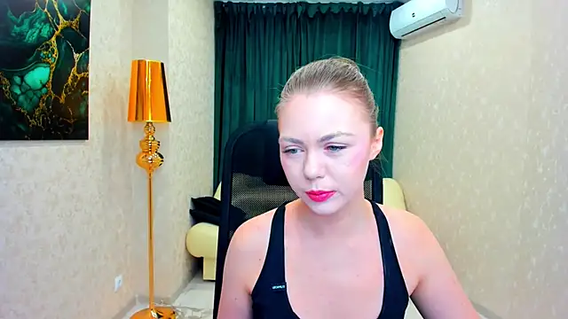 Strawberrye online show from February 10, 3:24 am