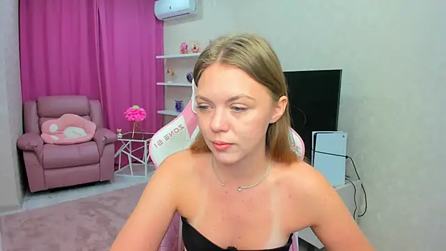 Strawberrye online show from February 17, 3:14 am