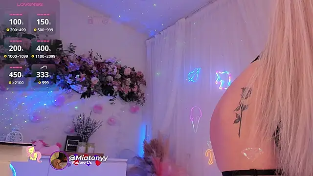 Mia Mi  online show from February 25, 9:20 am