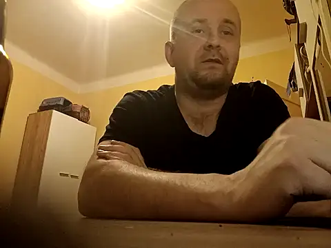 Snapshot of MrWhitePL chatting on December 27, 11:31 pm MrWhitePL online show from December 27, 11:31 pm