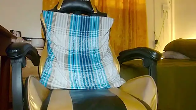 Yukikawaii online show from November 13, 5:39 am