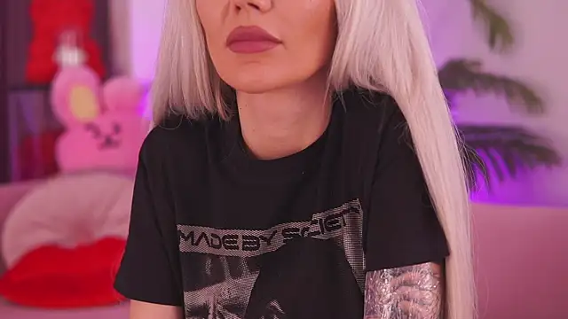 Snapshot of fallingangel chatting on January 18, 3:27 pm fallingangel online show from January 18, 3:27 pm