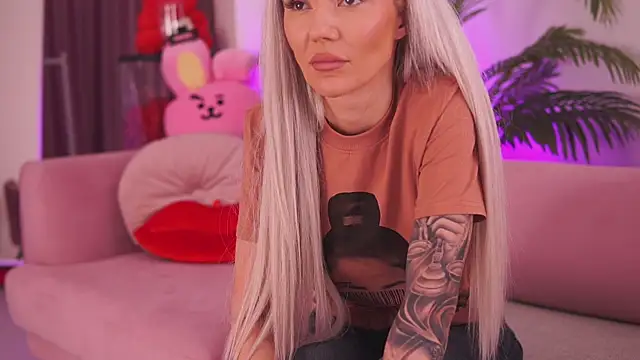 Snapshot of fallingangel chatting on January 31, 4:27 pm fallingangel online show from January 31, 4:27 pm