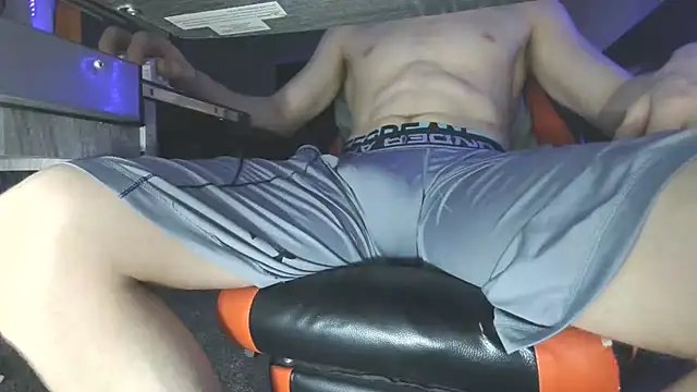 Snapshot of Dick_and_muscles chatting on March 6, 3:02 am Dick and muscles online show from March 6, 3:02 am