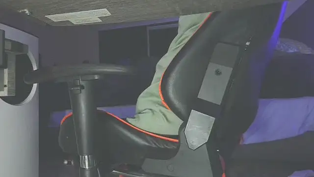 Snapshot of Dick_and_muscles chatting on March 13, 6:16 am Dick and muscles online show from March 13, 6:16 am