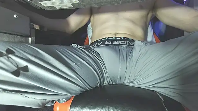 Snapshot of Dick_and_muscles chatting on September 10, 10:43 pm Dick and muscles online show from September 10, 10:43 pm