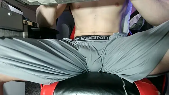 Snapshot of Dick_and_muscles chatting on November 29, 12:24 am Dick and muscles online show from November 29, 12:24 am