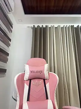 Snapshot of Bombshell_Ashy chatting on January 22, 7:25 am Bombshell Ashy online show from January 22, 7:25 am