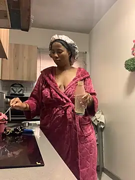 Snapshot of CurvyDesire1 chatting on February 21, 4:40 am CurvyDesire1 online show from February 21, 4:40 am