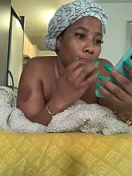 Snapshot of CurvyDesire1 chatting on March 19, 1:07 pm CurvyDesire1 online show from March 19, 1:07 pm