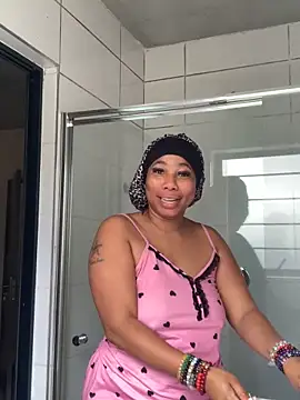 Snapshot of CurvyDesire1 chatting on October 17, 5:54 am CurvyDesire1 online show from October 17, 5:54 am